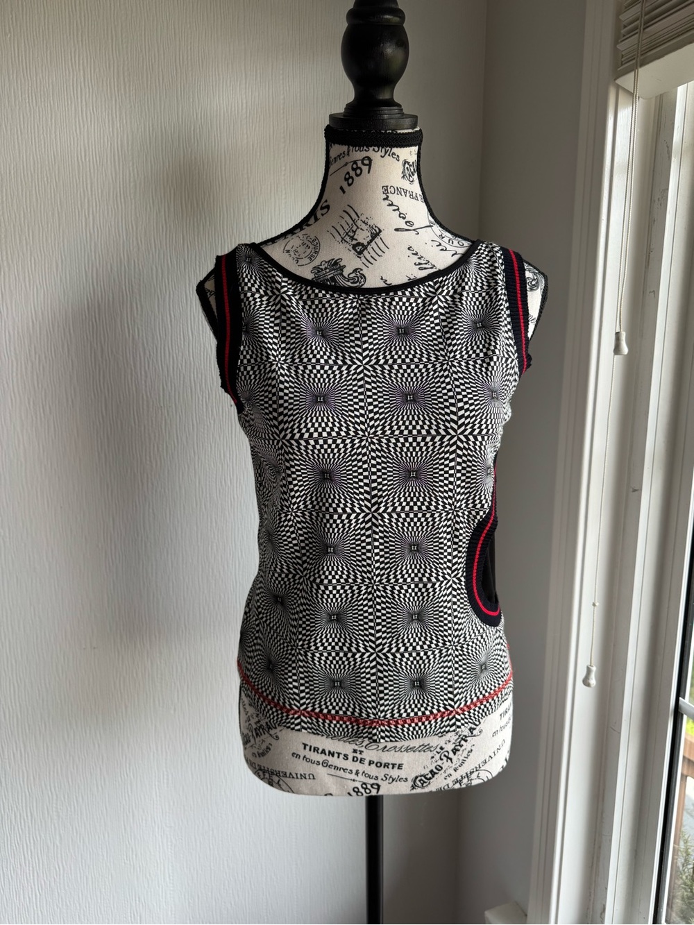 Black & White Geometric Sleeveless Tank with Red Trim